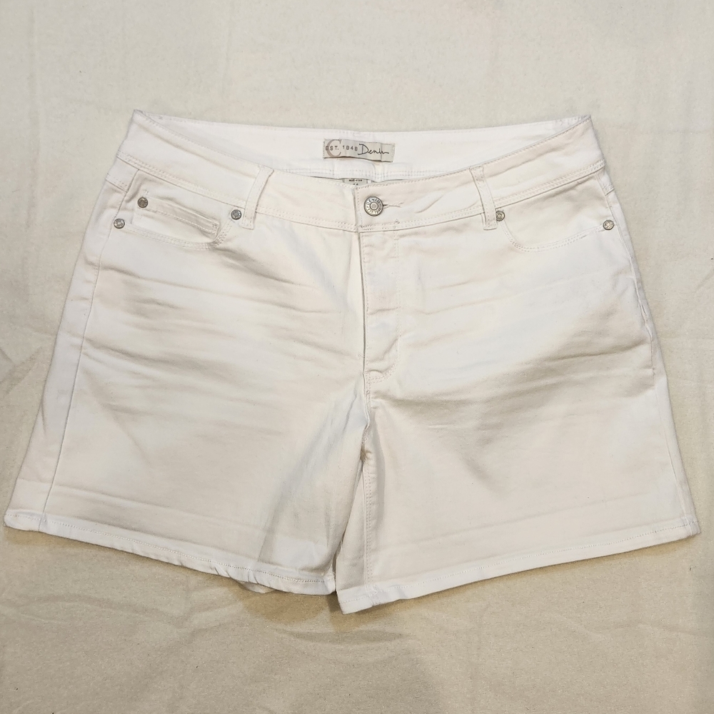 NWT Est 1946 Denim White shorts mid-rise